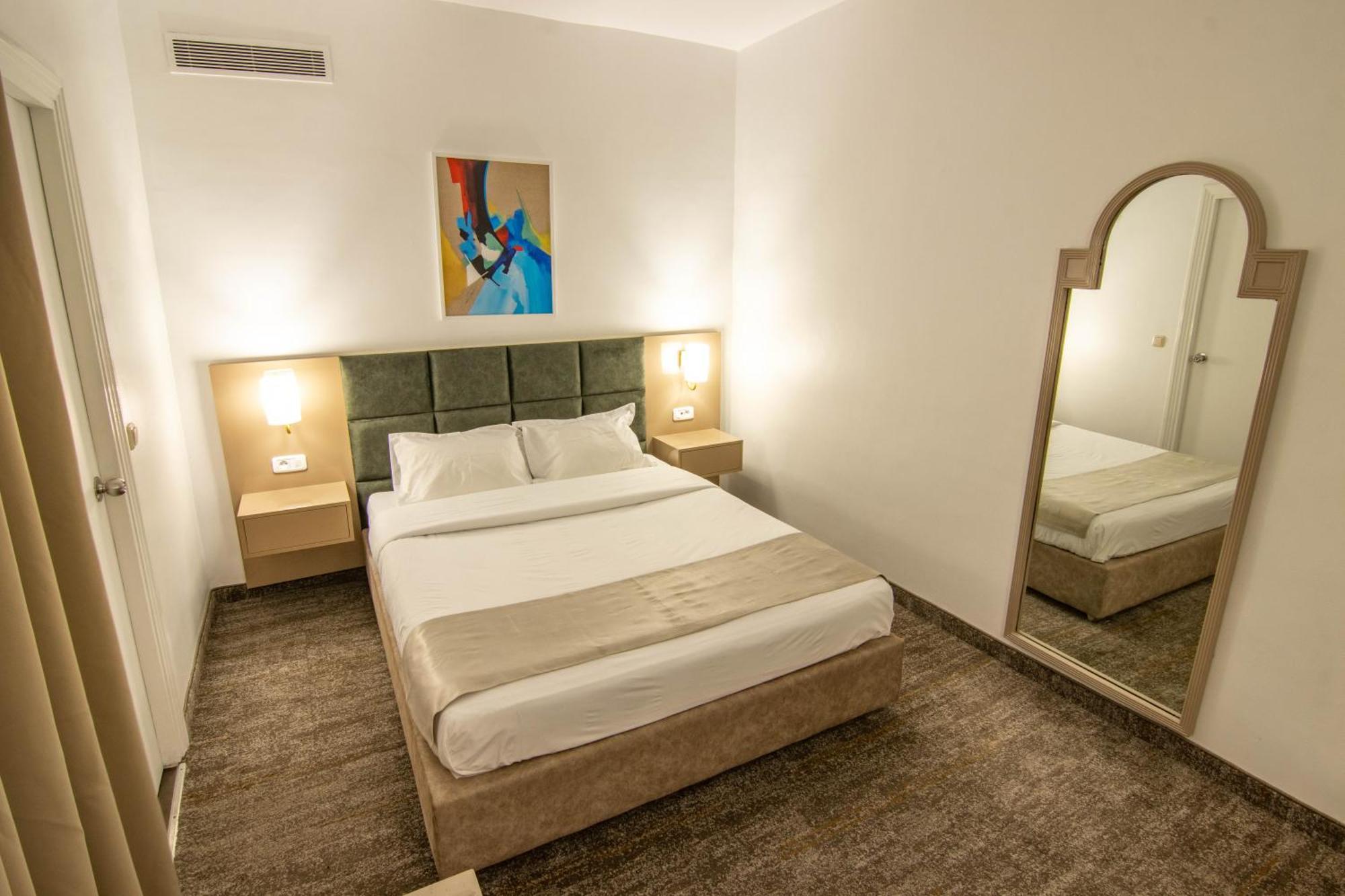 Hotel Ibn Khaldoun Tunis Exterior photo