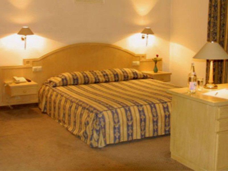 Hotel Ibn Khaldoun Tunis Exterior photo