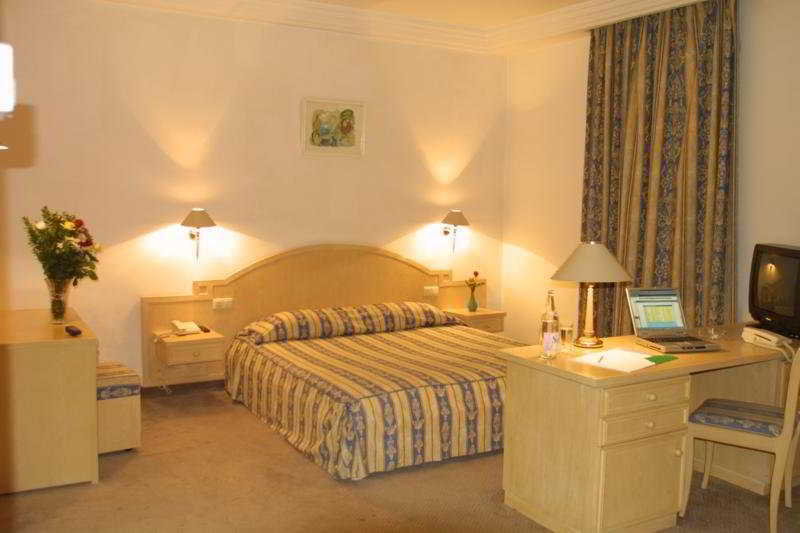 Hotel Ibn Khaldoun Tunis Room photo